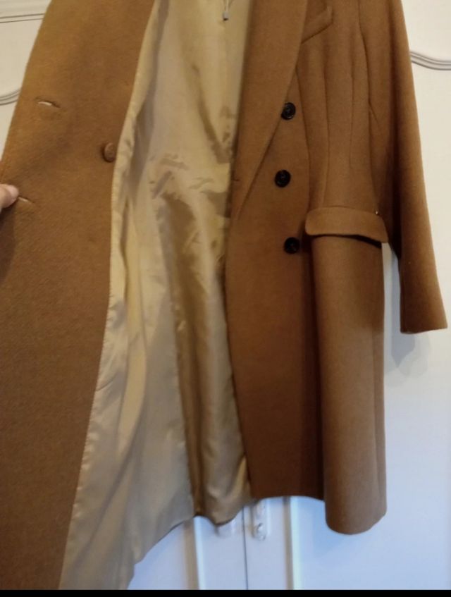 Abrigo color Camel de Roberto Torretta