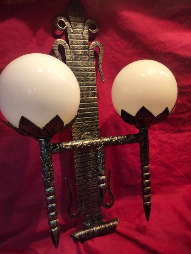 ANTIGUO APLIQUE PARED FORJA TULIPAS OPALINA