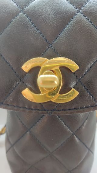Borsa Chanel vintage in pelle nera. 