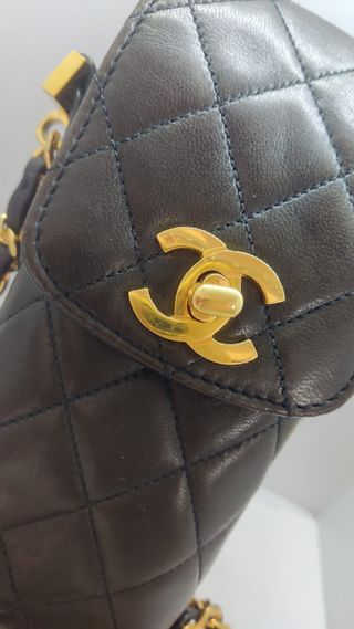 Borsa Chanel vintage in pelle nera. 