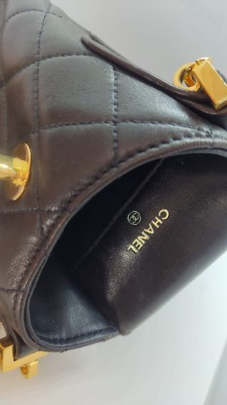 Borsa Chanel vintage in pelle nera. 