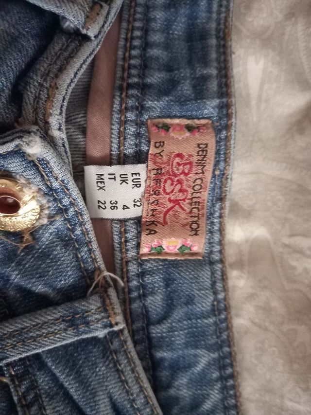 lote de tres camisetas y pantalón vaquero corto