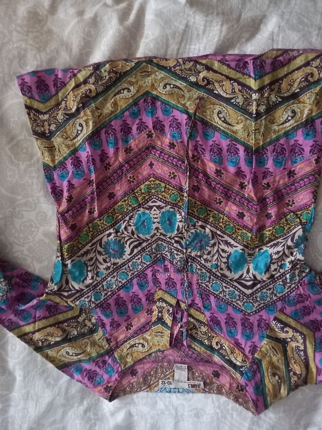 lote de tres camisetas y pantalón vaquero corto