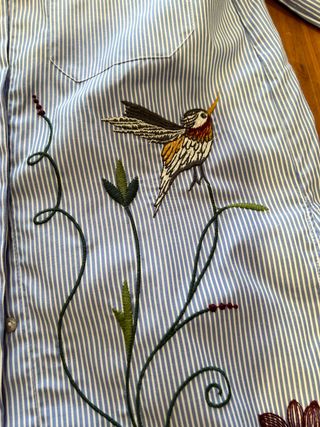 Camisa rayas con bordados Zara