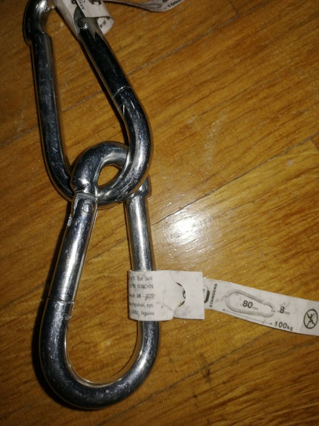 Mosquetones para escaladores.