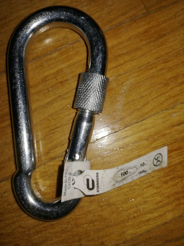 Mosquetones para escaladores.