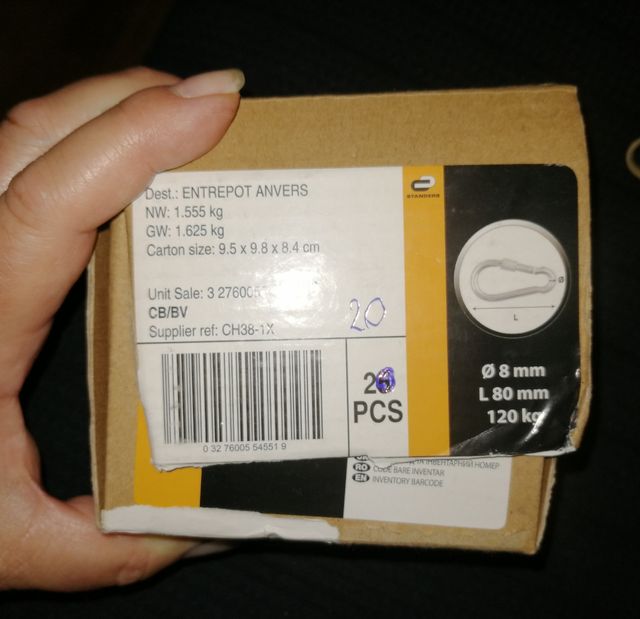 Mosquetones para escaladores.