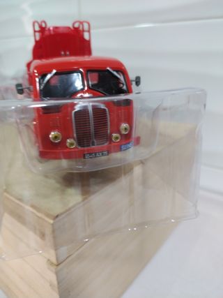 Camion Somua JL17 con remolque ESSO ( 1/43 )