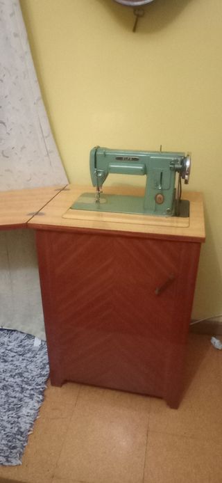 Antigua maquina coser Alfa