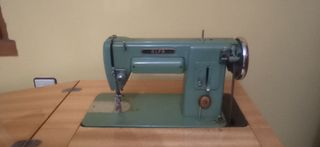 Antigua maquina coser Alfa