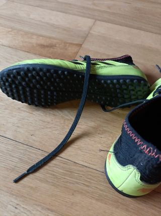 Botas fútbol multi taco. 
