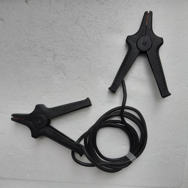 Cavo con pinze a coccodrillo di grandi dimensioni