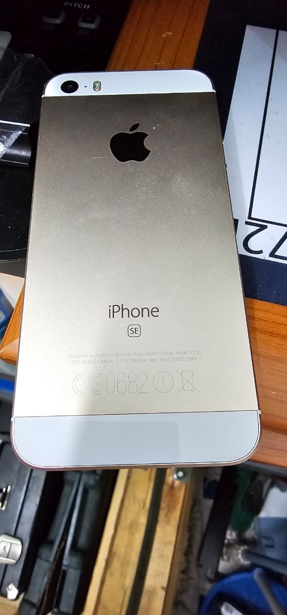 IPHONE SE DORADO