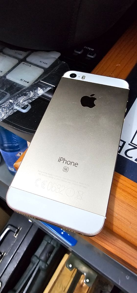 IPHONE SE DORADO