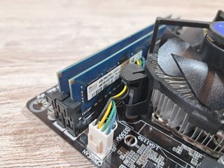 Combo Placa GigaByte GA-H81M-D2V + i5 4460 + 8GB