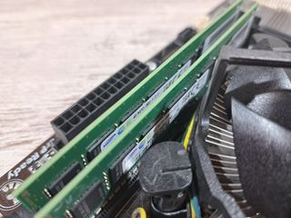 Combo Placa GigaByte GA-H81M-D2V + i3 4130 + 8GB