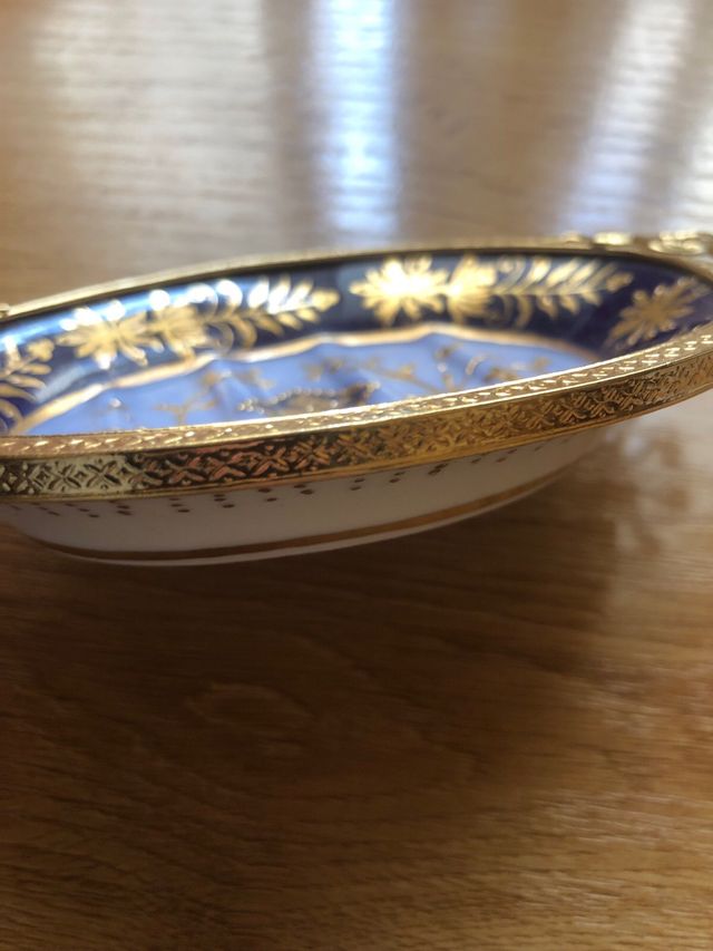 Vassoio in porcellana francese. DICIANNOVESIMO SECOLO