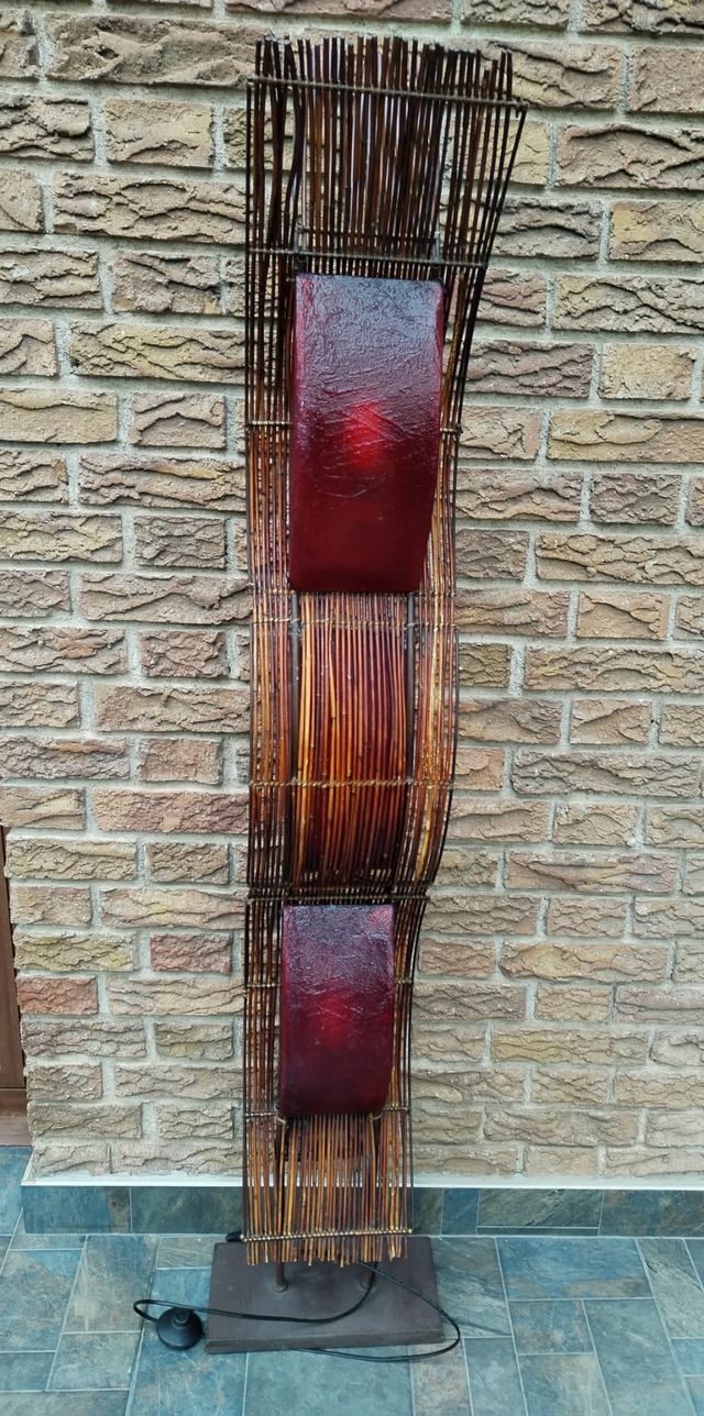 Lámpara de pié antigua retro vintage