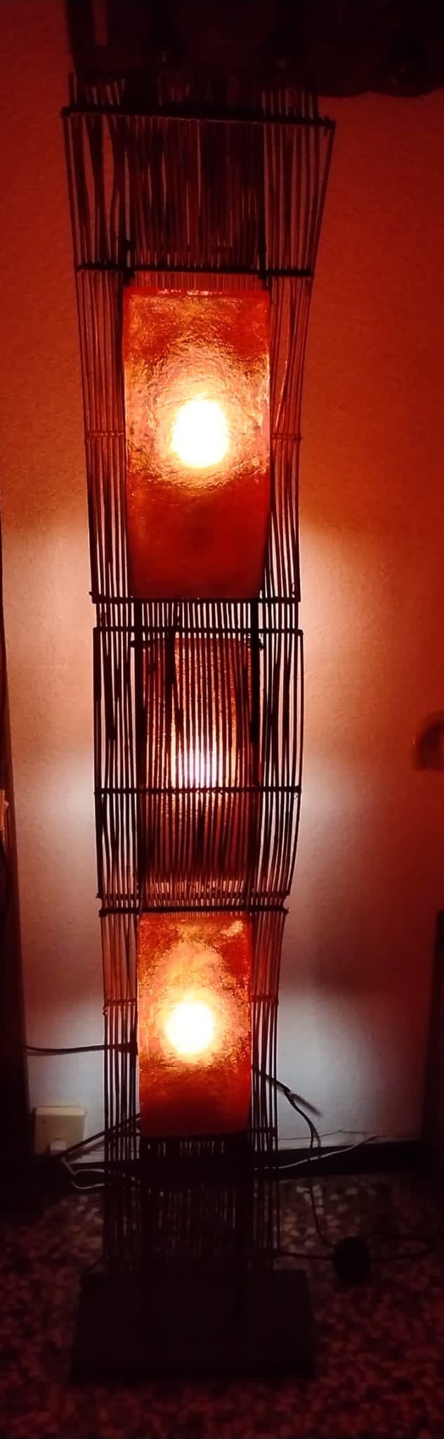 Lámpara de pié antigua retro vintage