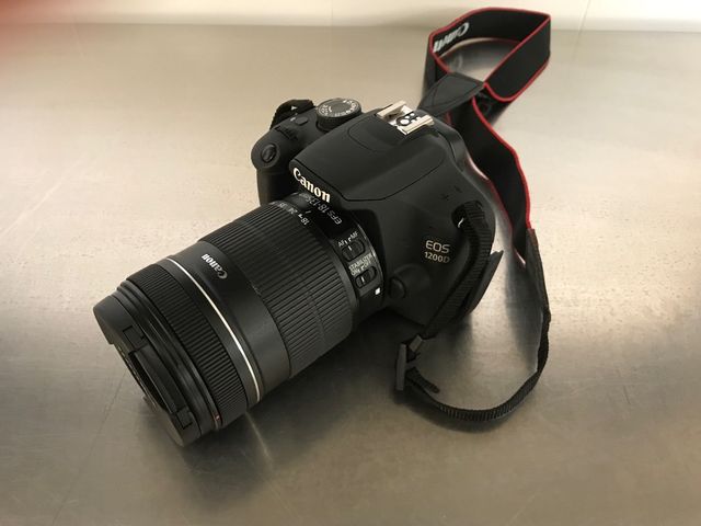 Camara Canon EOS1200