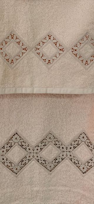 Juego de toallas, lavabo y tocador nuevas sin estr