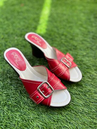 Zapatos de piel con tacón talla 39 Nuevos