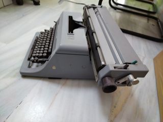 Máquina de Escribir OLIVETTI LÍNEA 88 Carro Ancho