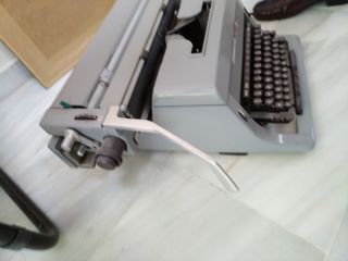 Máquina de Escribir OLIVETTI LÍNEA 88 Carro Ancho