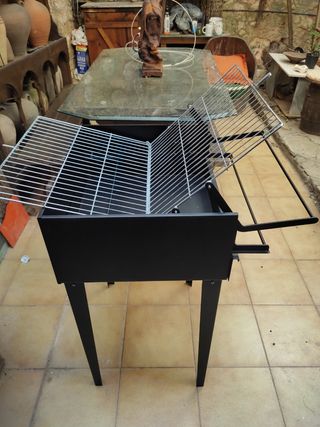 Barbacoa giratoria con armazon