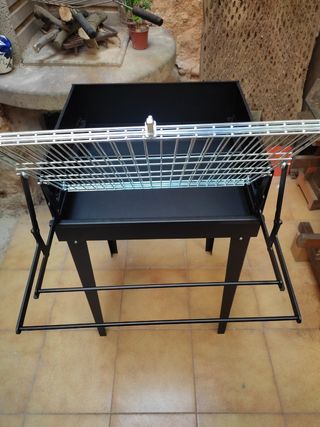 Barbacoa giratoria con armazon