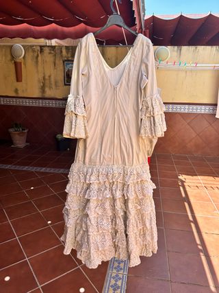 Traje de flamenca blanco roto