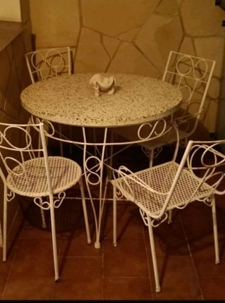 Mesa + 4 sillas hierro