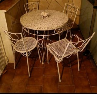 Mesa + 4 sillas hierro