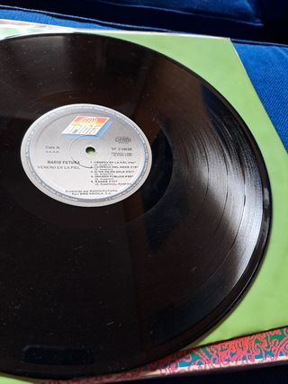 RADIO FUTURA, VENENO EN LA PIEL VINILO 1990