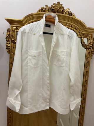 Guayabera caribeña auténtica