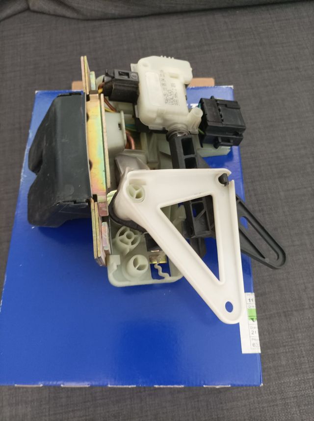 31253047 CERRADURA MALETERO PORTÓN VOLVO