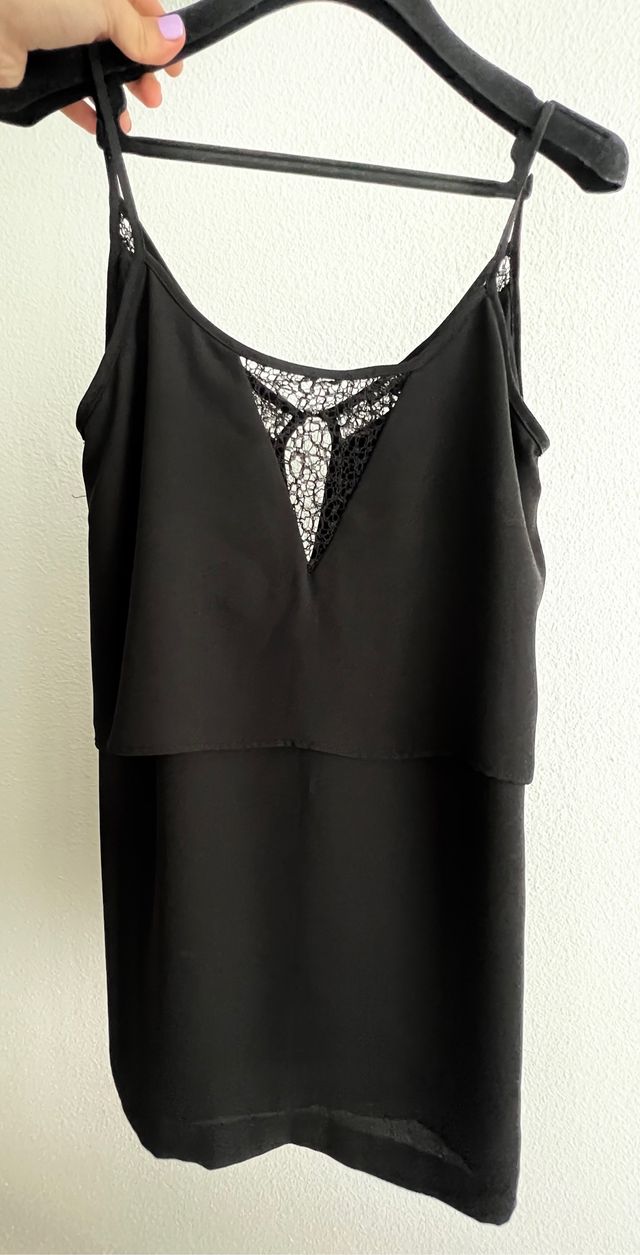 Vestido negro de tirantes