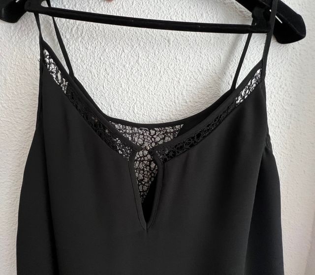 Vestido negro de tirantes
