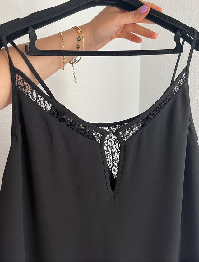 Vestido negro de tirantes