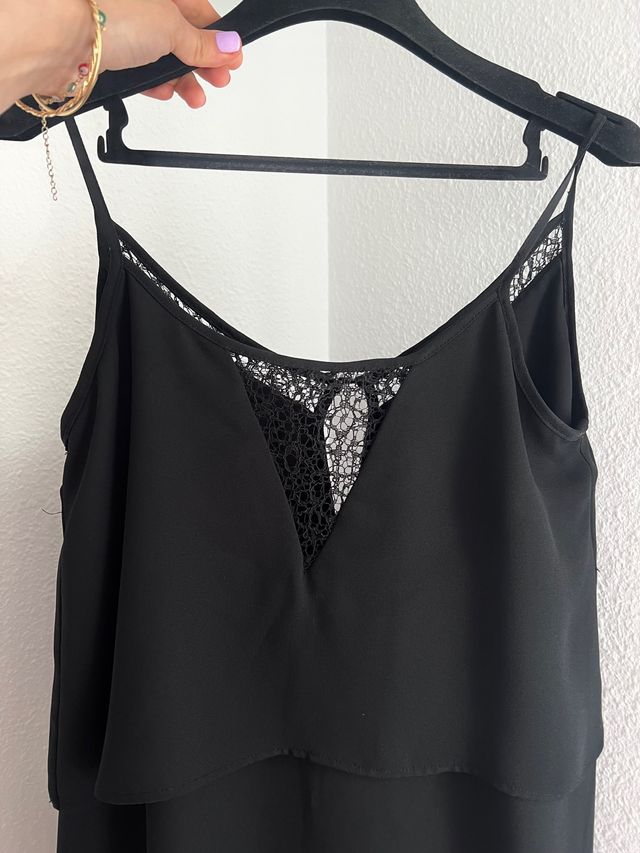 Vestido negro de tirantes