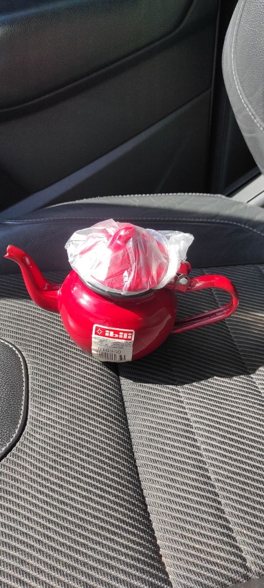 pequeña cafetera de cerámica