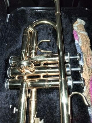 instrumento musical sin usar casi