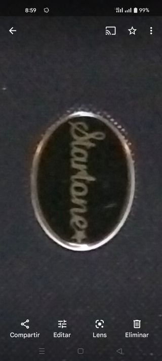 Saxofón instrumento musical sin usar