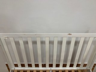 Cuna blanca de madera + colchón