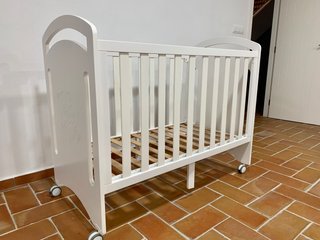 Cuna blanca de madera + colchón