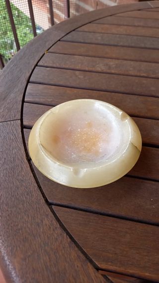 Cenicero y mechero de alabastro