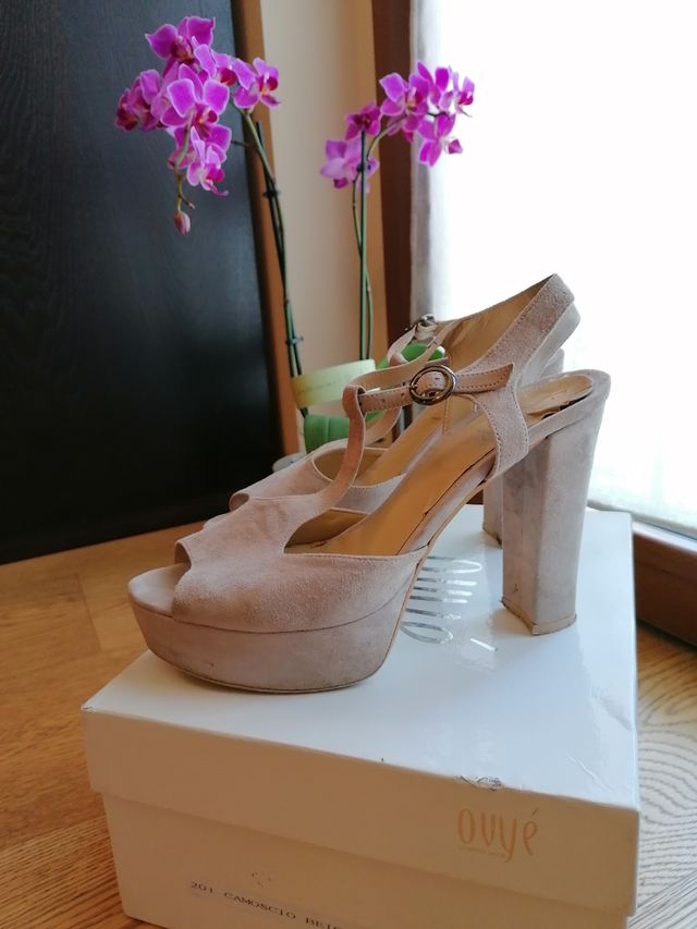 sandalias de ante beige con plataforma, n.39