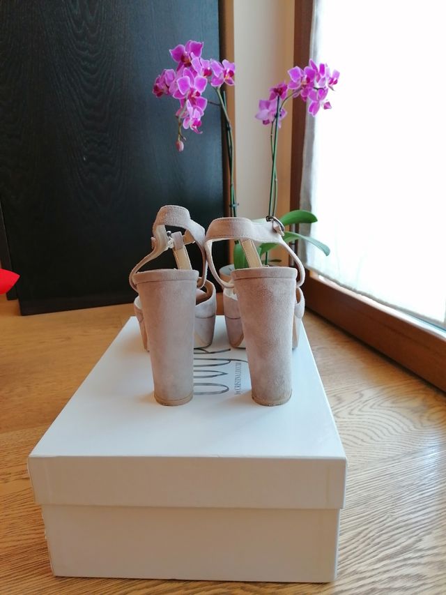 sandalias de ante beige con plataforma, n.39