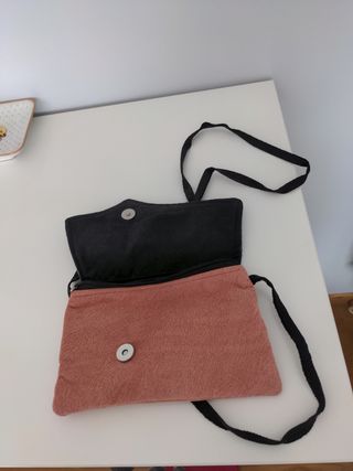 Bolso bandolera hecho a mano.