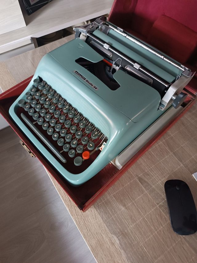 Maquina escribir Olivetti Studio 44